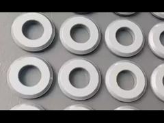 Małe pierścienie z węglanu wolframu