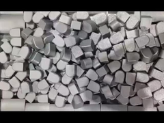 Zaawansowane maszyny do produkcji stali wolframowej.