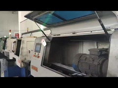 Wytrzymałe pręty z wolframu, okrągłe plamy z solidnego węgla z wieloma otworami na wodę.