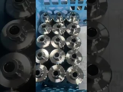 Stosowalne formy do specjalnie ukształtowanych elementów mocujących