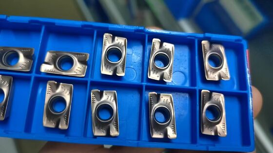 Precyzja węglowodorów Apmt1604 Wstawki frezowania CNC Idealne do cięcia stali nierdzewnej w profesjonalnych środowiskach obróbki metalu
